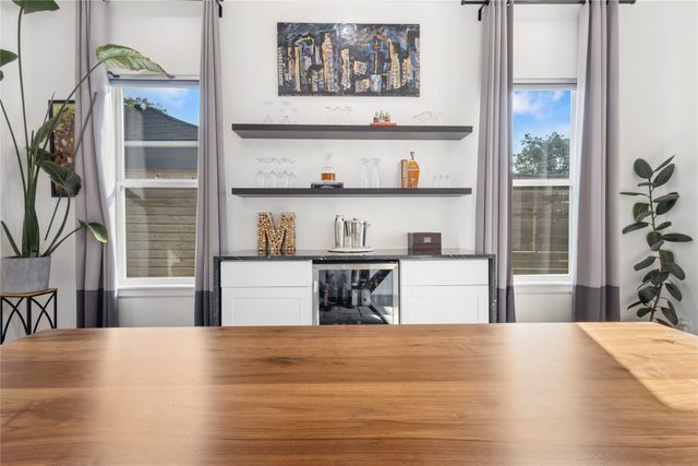 2534 Gladstone Drive, Dallas, TX 75211