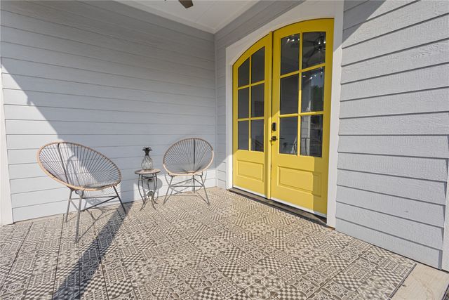 2534 Gladstone Drive, Dallas, TX 75211