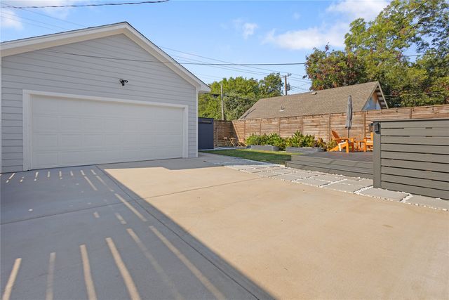 2534 Gladstone Drive, Dallas, TX 75211