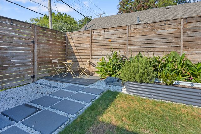 2534 Gladstone Drive, Dallas, TX 75211