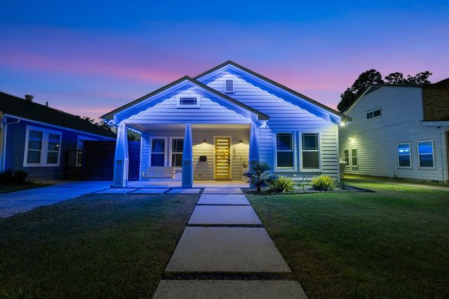 2534 Gladstone Drive, Dallas, TX 75211