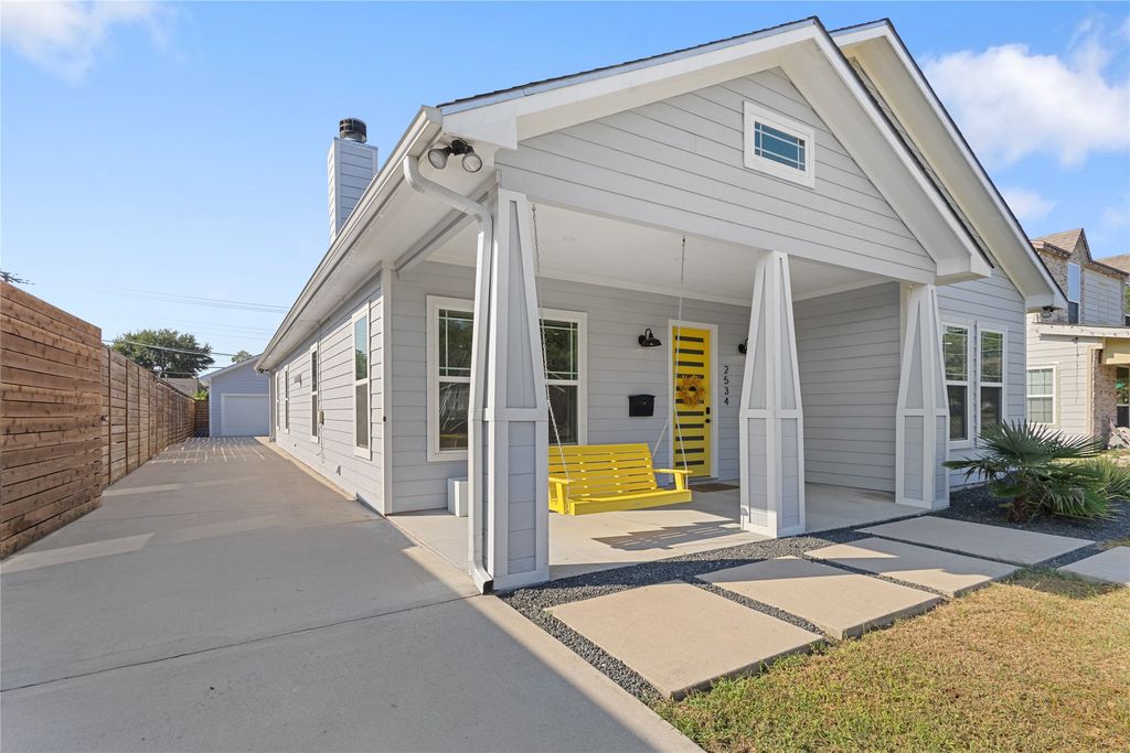 2534 Gladstone Drive, Dallas, TX 75211