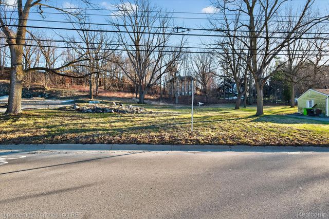 C Randolph Street N, Northville, MI 48167