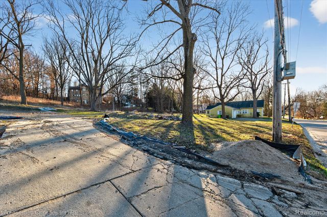 C Randolph Street N, Northville, MI 48167