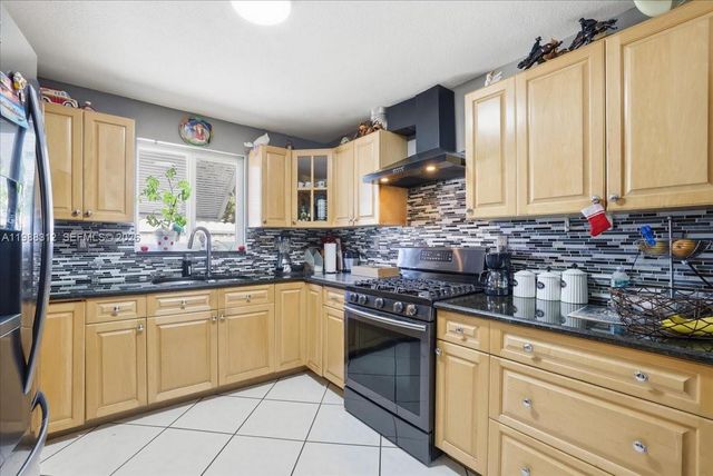 3140 NW 97th St, Miami, FL 33147