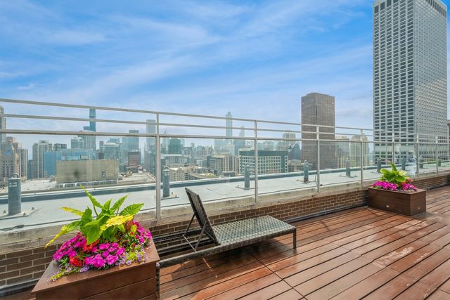 260 E Chestnut Street 1612, Chicago, IL 60611