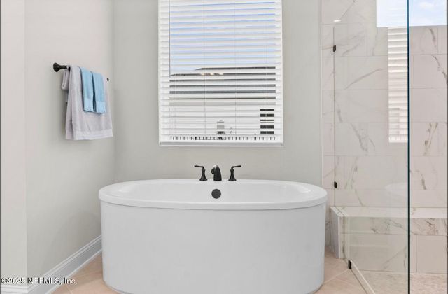 462 HILLENDALE Circle, St. Johns, FL 32259