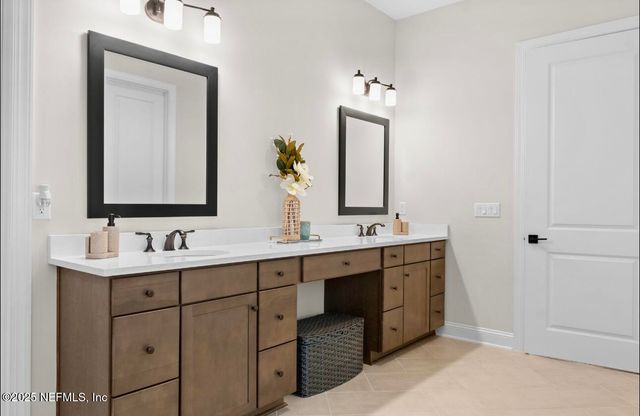 462 HILLENDALE Circle, St. Johns, FL 32259