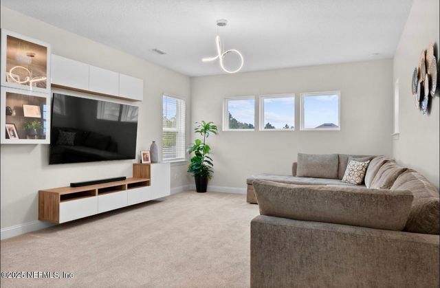 462 HILLENDALE Circle, St. Johns, FL 32259