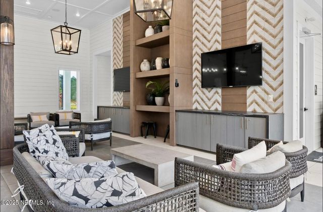 462 HILLENDALE Circle, St. Johns, FL 32259