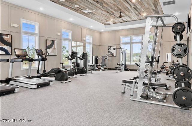 462 HILLENDALE Circle, St. Johns, FL 32259