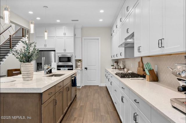 462 HILLENDALE Circle, St. Johns, FL 32259