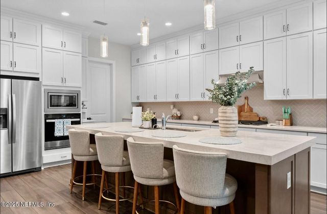 462 HILLENDALE Circle, St. Johns, FL 32259