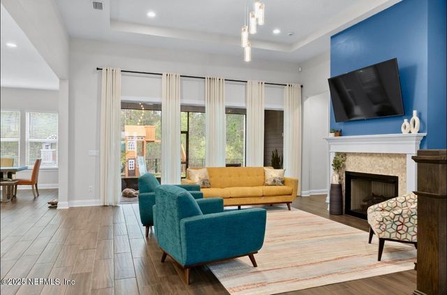 462 HILLENDALE Circle, St. Johns, FL 32259