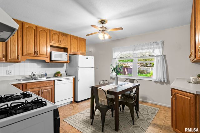 49 WESTMINISTER Drive, Chatham, IL 62629