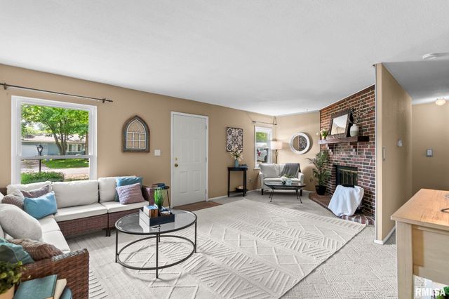 49 WESTMINISTER Drive, Chatham, IL 62629