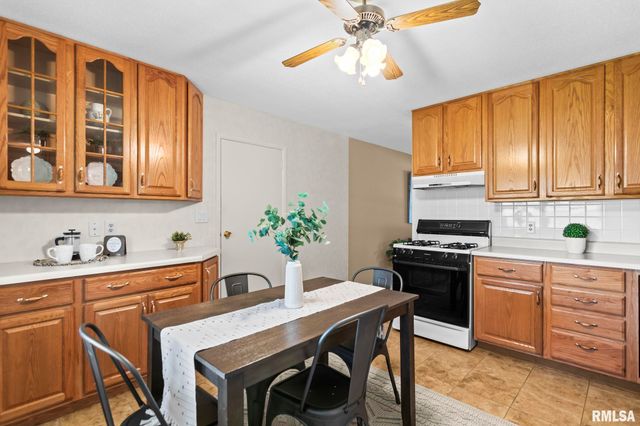 49 WESTMINISTER Drive, Chatham, IL 62629