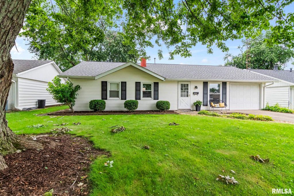 49 WESTMINISTER Drive, Chatham, IL 62629