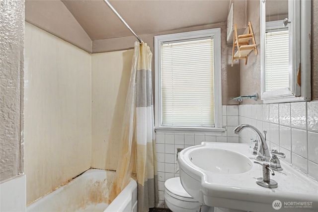 6422 28th Avenue S, Seattle, WA 98108