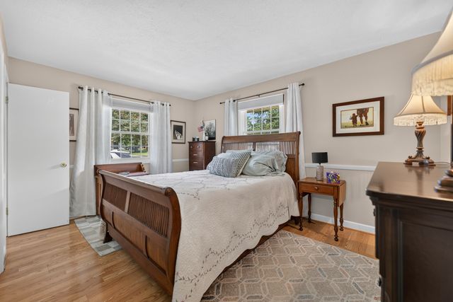 1340 Williamsburg Road, Rockford, IL 61107
