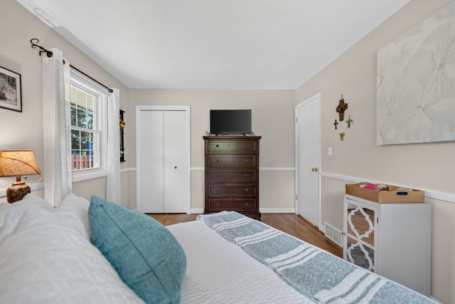 1340 Williamsburg Road, Rockford, IL 61107
