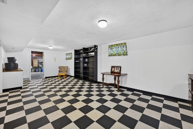 1340 Williamsburg Road, Rockford, IL 61107