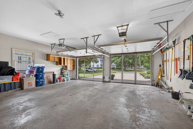 1340 Williamsburg Road, Rockford, IL 61107