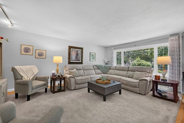 1340 Williamsburg Road, Rockford, IL 61107