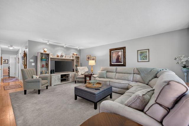 1340 Williamsburg Road, Rockford, IL 61107