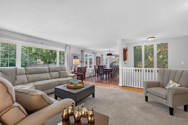 1340 Williamsburg Road, Rockford, IL 61107