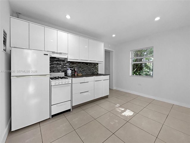 620 86th St B, Miami Beach, FL 33141