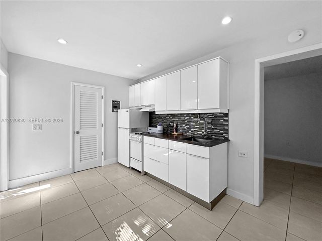 620 86th St B, Miami Beach, FL 33141