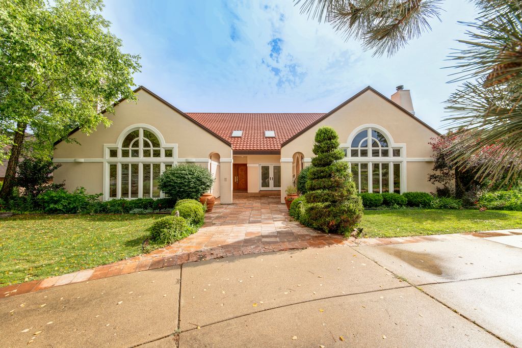 8170 Lake Ridge Drive, Burr Ridge, IL 60527