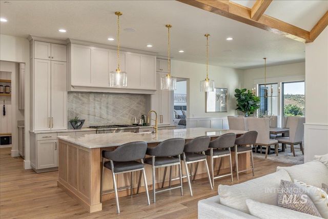 6400 N High Valley, Boise, ID 83714