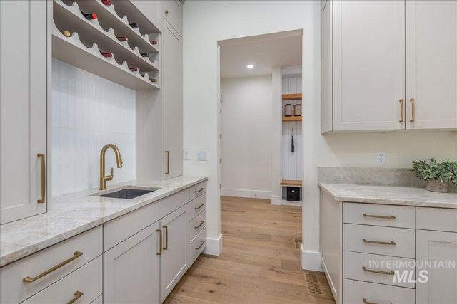 6400 N High Valley, Boise, ID 83714