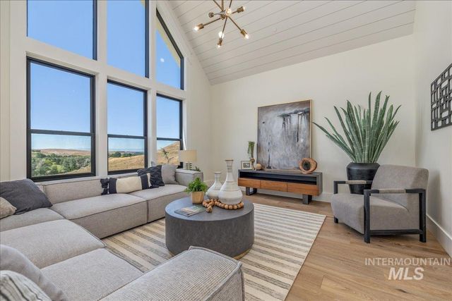 6400 N High Valley, Boise, ID 83714