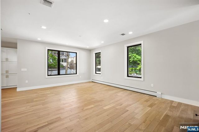 33 Lincoln Avenue, River Edge, NJ 07661