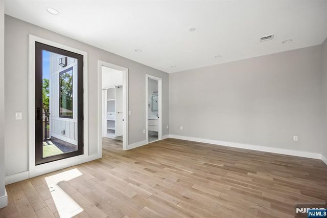33 Lincoln Avenue, River Edge, NJ 07661