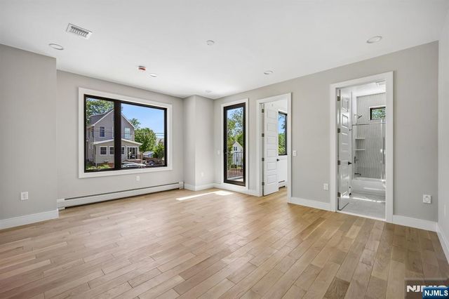 33 Lincoln Avenue, River Edge, NJ 07661