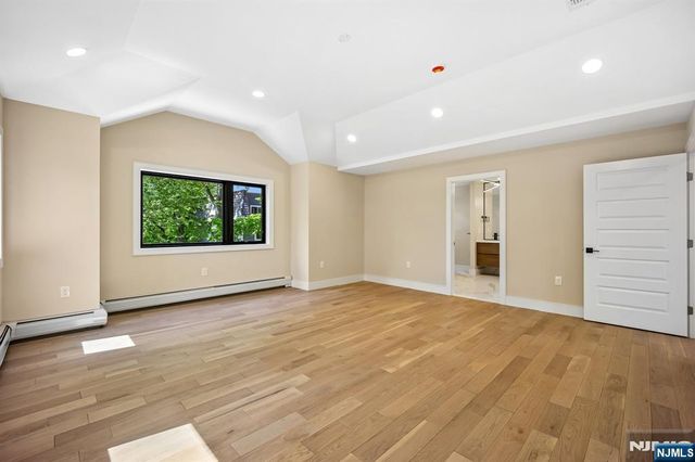 33 Lincoln Avenue, River Edge, NJ 07661