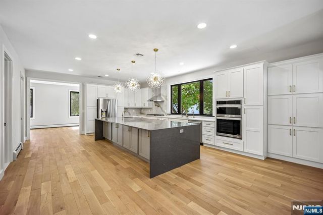 33 Lincoln Avenue, River Edge, NJ 07661