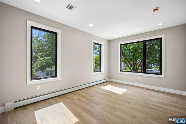 33 Lincoln Avenue, River Edge, NJ 07661