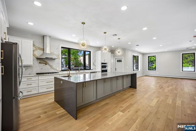 33 Lincoln Avenue, River Edge, NJ 07661