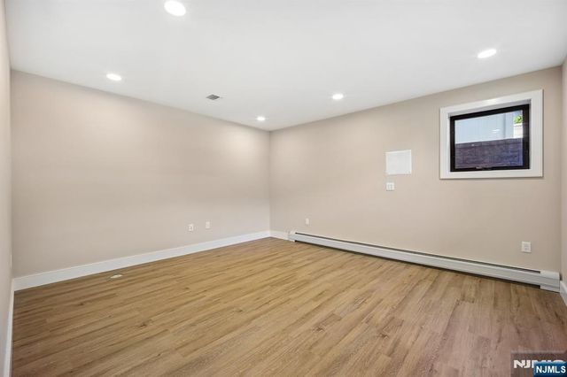 33 Lincoln Avenue, River Edge, NJ 07661