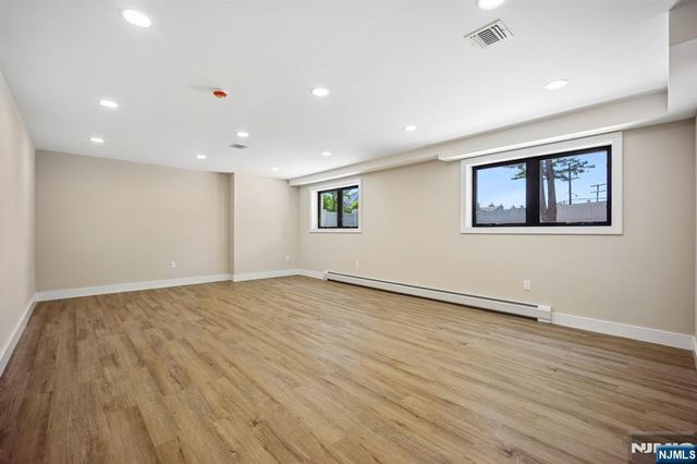 33 Lincoln Avenue, River Edge, NJ 07661