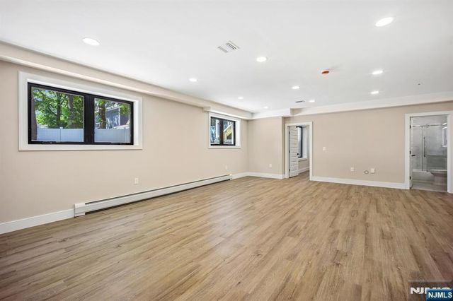 33 Lincoln Avenue, River Edge, NJ 07661