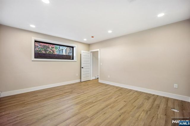 33 Lincoln Avenue, River Edge, NJ 07661