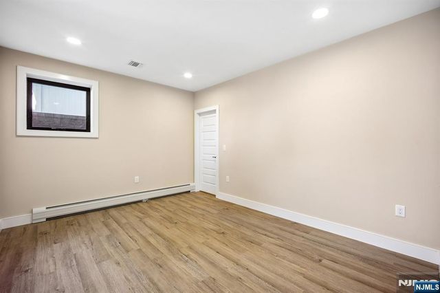 33 Lincoln Avenue, River Edge, NJ 07661