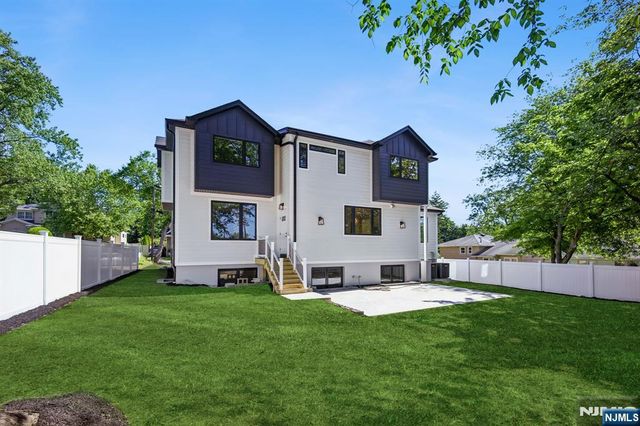 33 Lincoln Avenue, River Edge, NJ 07661