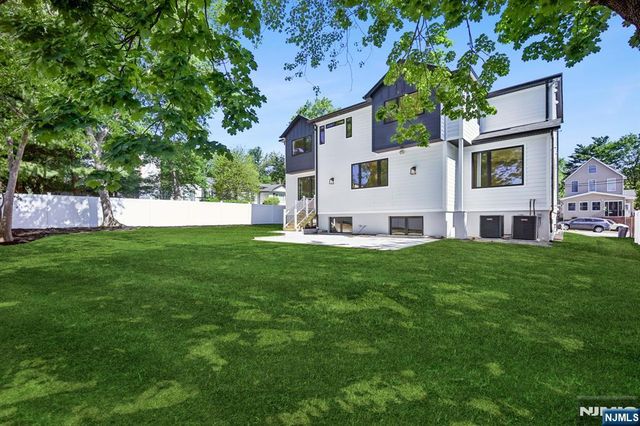 33 Lincoln Avenue, River Edge, NJ 07661